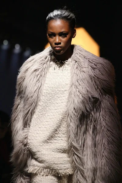 Look 32